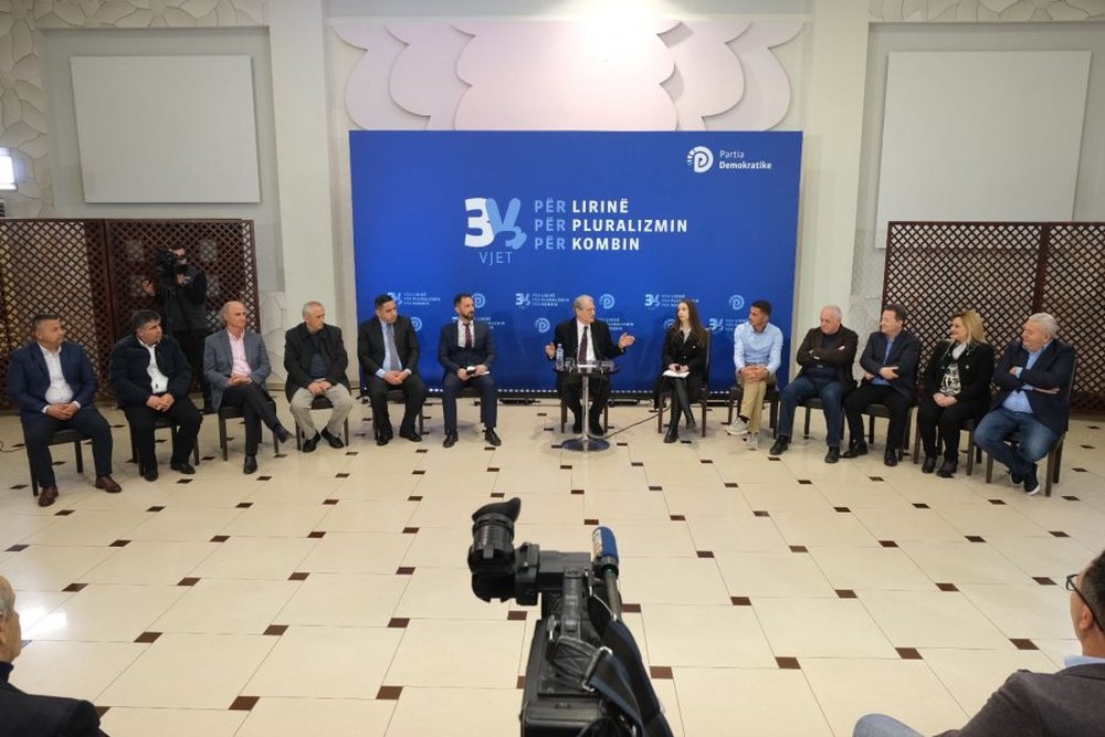 Berisha n&euml; Gjirokast&euml;r: Ram&euml;s do ia ngushtojm&euml; lakun n&euml;