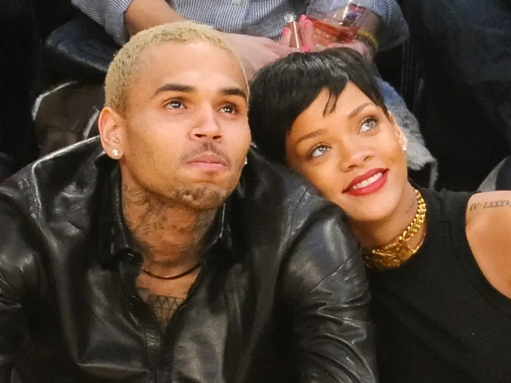 Chris Brown: Njer&euml;zit ende m&euml; urrejn&euml; p&euml;r sulmin ndaj