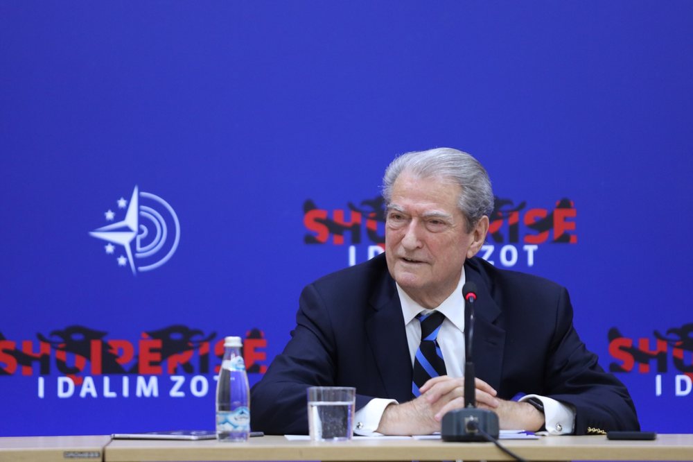 Protesta/ Berisha: Rama t&euml; largohet ose shqiptar&euml;t do t'a hedhin