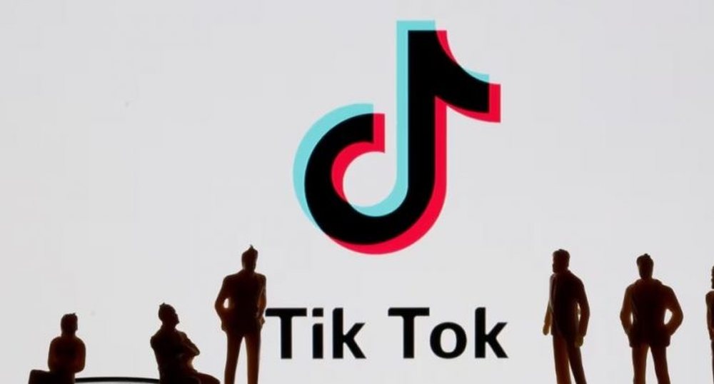 VOA: Pse po ndalohet aplikacioni TikTok nga agjencit&euml; qeveritare
