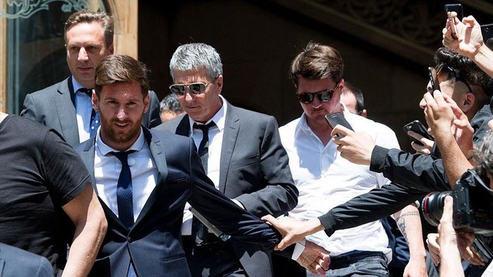 Takimi mes Jorge Messi e drejtuesve t&euml; PSG ka shkuar keq: Lionel drejt