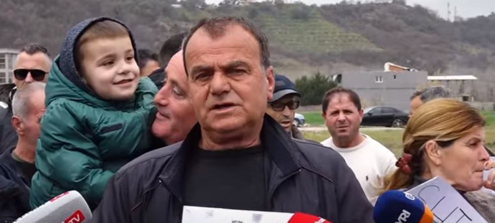 Banor&euml;t e B&euml;rxull&euml;s s&euml;rish n&euml; protest&euml;: Do