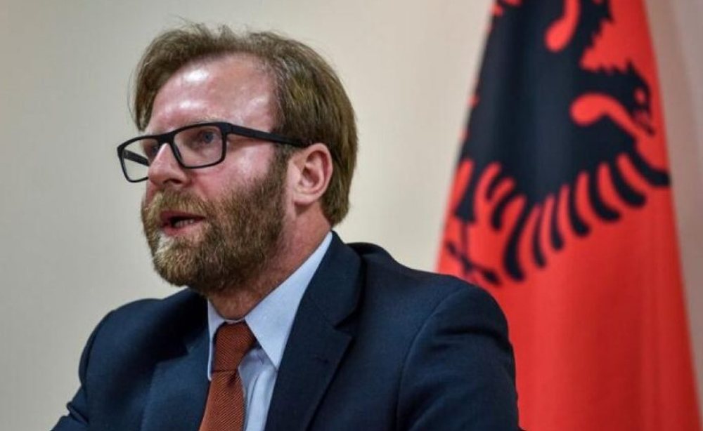P&euml;rplasje n&euml; Vet&euml;vendosje/ Haki Abazi: Kryeministri Kurti ka