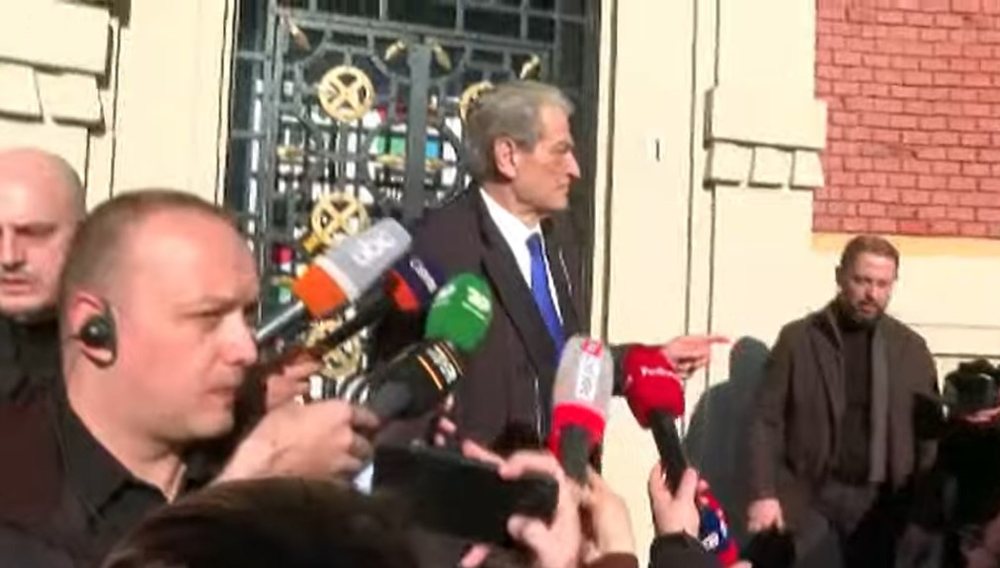 Berisha paralajm&euml;ron protest&euml;n tjet&euml;r: T&euml; h&euml;n&euml;n