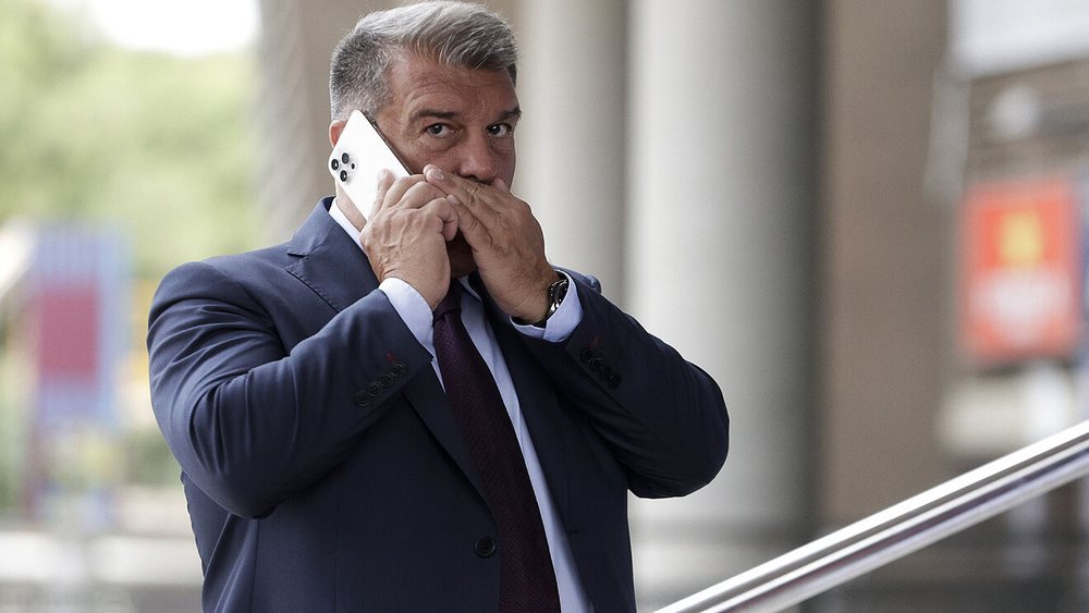 Pagesa korruptive, shantazhi e alzhaimeri i Negreira, Tebas k&euml;rc&euml;non