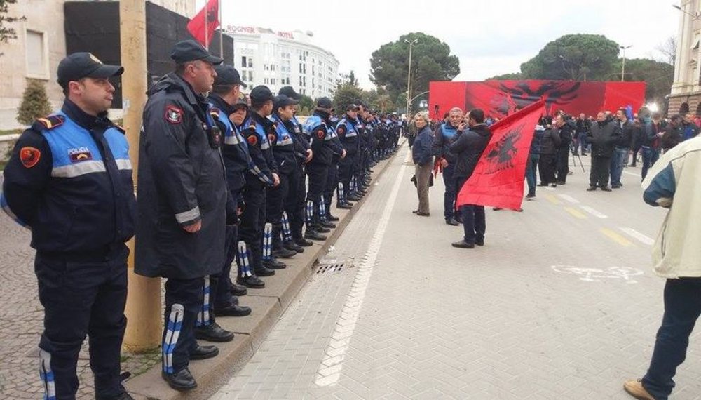 Protesta e 11 shkurtit/ Instalohen kamera n&euml; Bulevard, 1100 efektiv&euml;