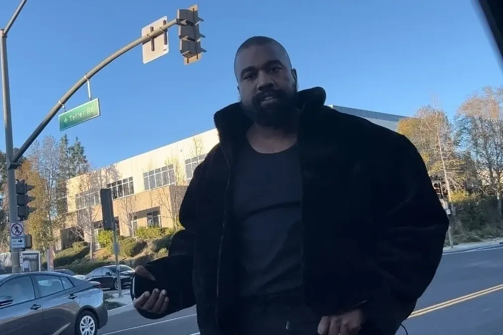 Kanye West shp&euml;ton nga akuzat p&euml;r sulm ndaj fanses