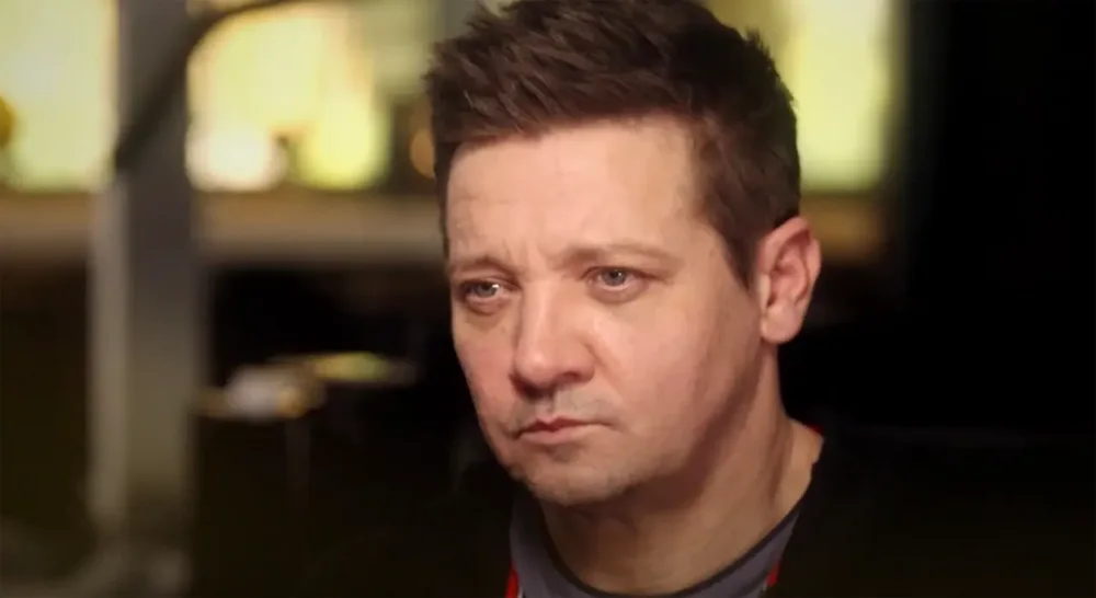 Jeremy Renner flet p&euml;r her&euml; t&euml; par&euml; p&euml;r aksidentin