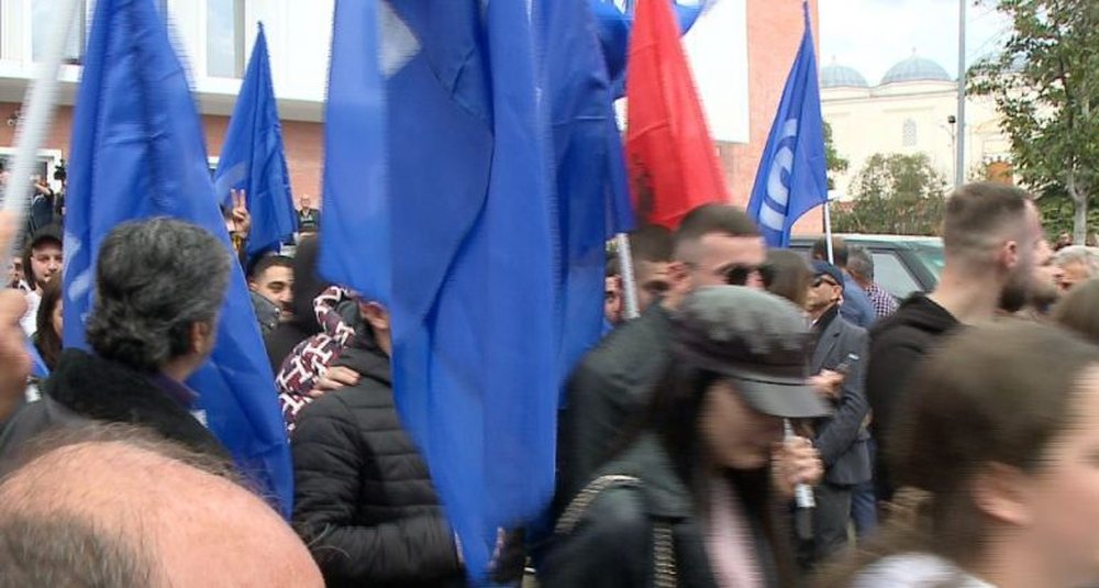 Protesta e opozit&euml;s/ T&euml; rinjt&euml; e FRPD-s&euml; nisin marshimin