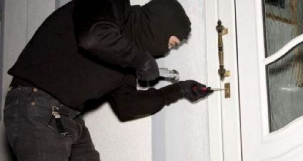Zbardhen 3 vjedhje n&euml; Tiran&euml;/ Arrestohet 33 vje&ccedil;ari, n&euml;n