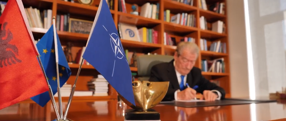 Berisha let&euml;r socialist&euml;ve dhe elektoratit gri: M&euml; 14 maj