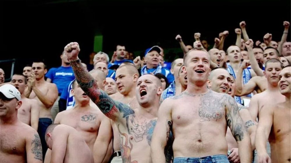 Video/ Tifoz&euml;t e Lech Poznan kthejn&euml; p&euml;rmbys Firencen: sherr me