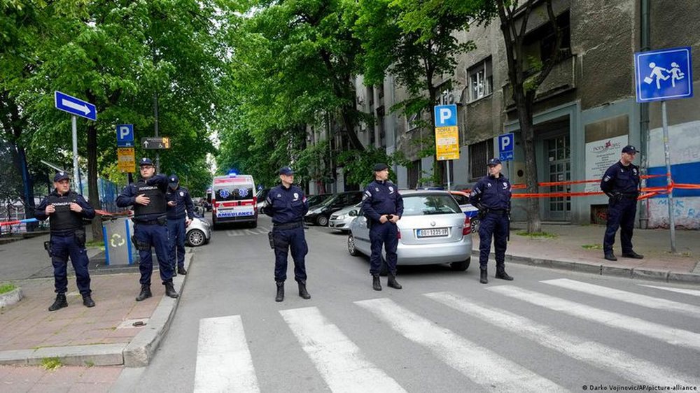 Serbi, mbi 100 k&euml;rc&euml;nime p&euml;r bomba n&euml; shkolla