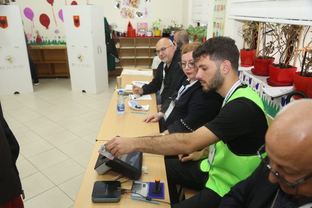 Probleme me pajisjet elektronike t&euml; identifikimit/ KQZ merr vendimin,