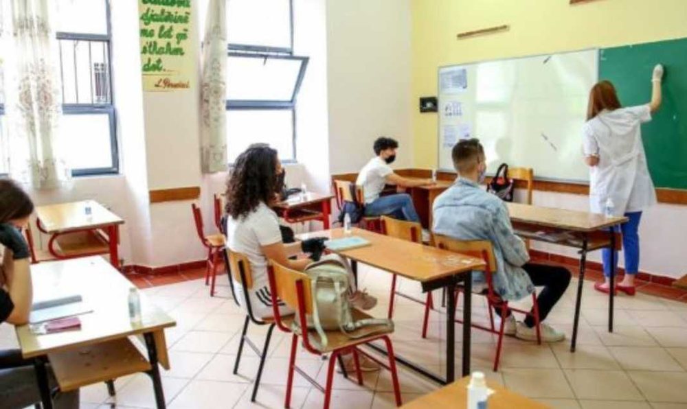 Arsimi i mes&euml;m po &ldquo;braktiset&rdquo; nga pamund&euml;sit&euml;