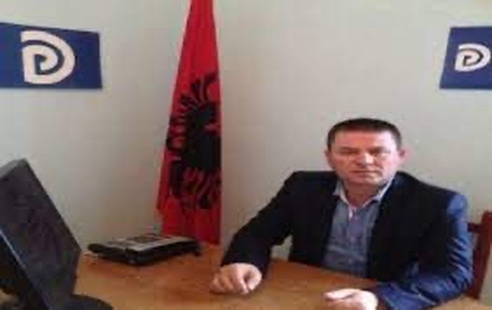 Plagoset me arm&euml; zjarri ish-kreu i PD n&euml; Peqin (FOTO)
