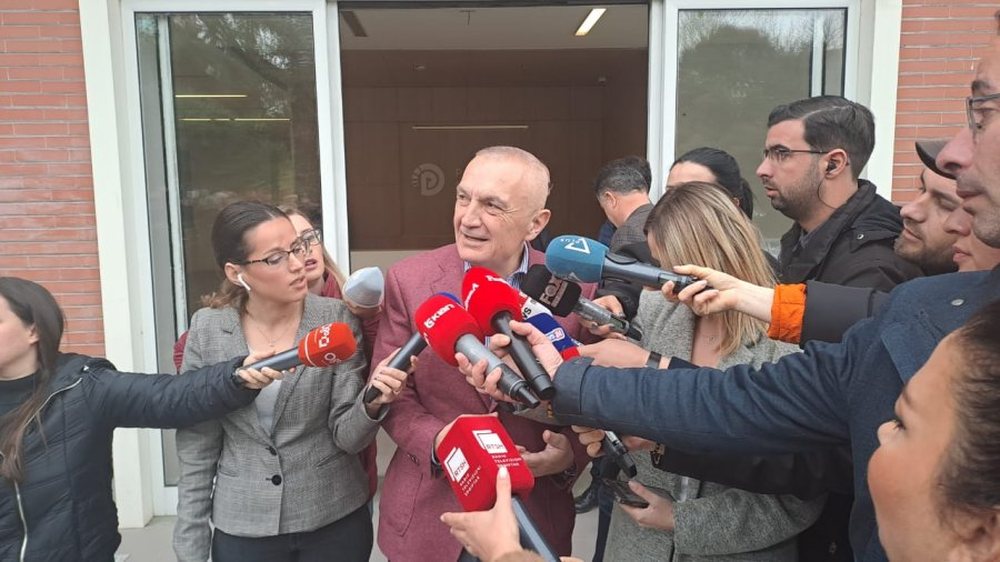 Meta flet pas takimit me Berish&euml;n: Arrestimi i Belerit inskenim i