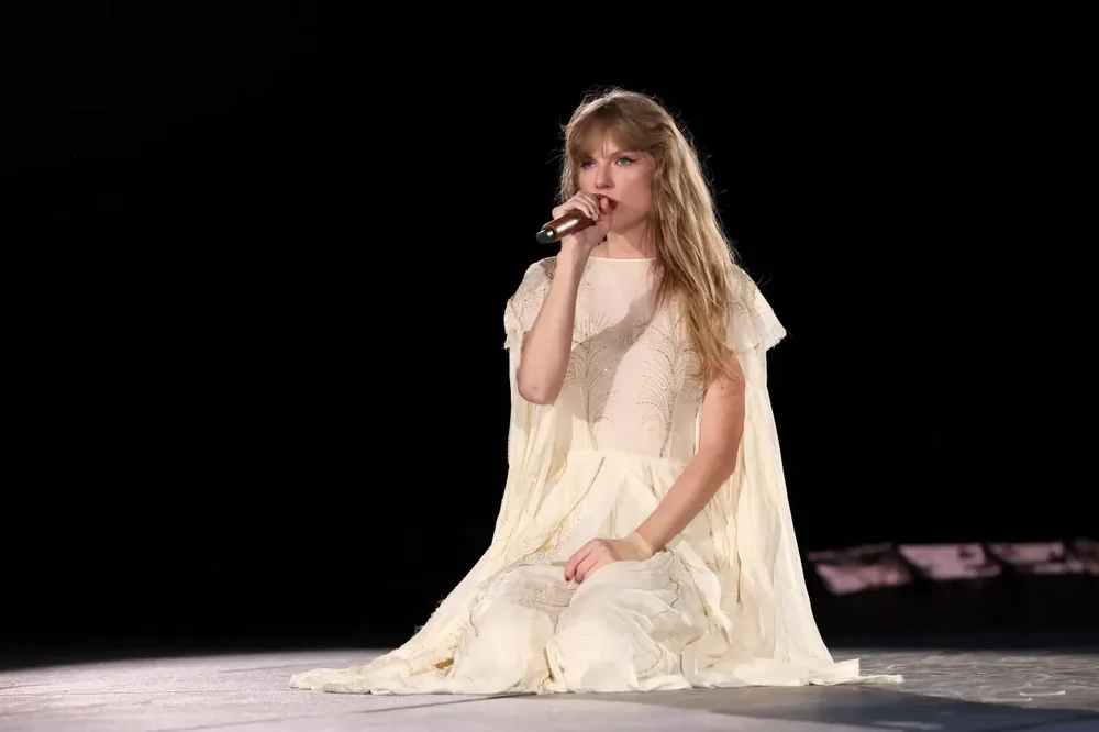 Mesazhet e fshehta t&euml; Taylor Swift dhe Matty Healy n&euml; koncerte