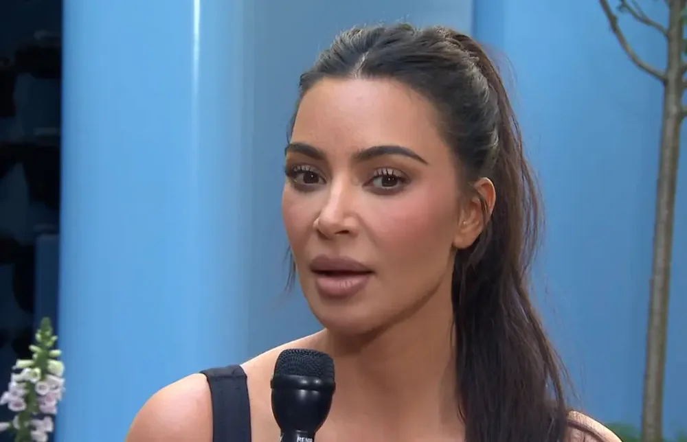Kim Kardashian flet p&euml;r raportin me Kourtney pas z&euml;nk&euml;s s&euml;