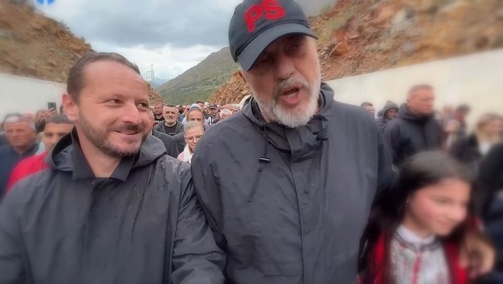 Prap&euml; ceremoni n&euml; rrug&euml;n e Arb&euml;rit/ Sa premtime ka shkelur