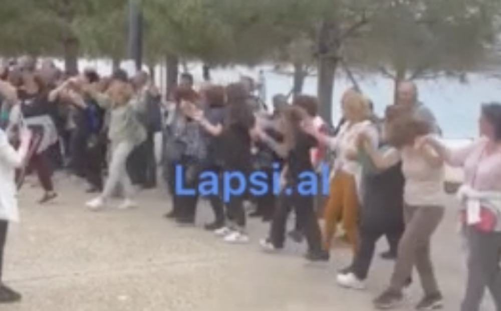 Shp&euml;rthen festa n&euml; Himar&euml; pas fitores s&euml; Fredi Belerit