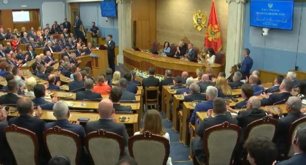 Jakov Milatovi&ccedil; betohet si president i Malit t&euml; Zi