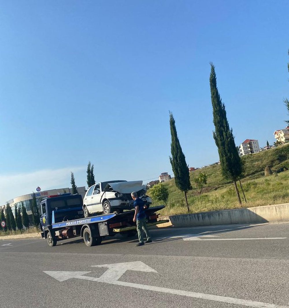 P&euml;rplasen tre makina n&euml; Tiran&euml;, humb jet&euml;n n&euml; spital