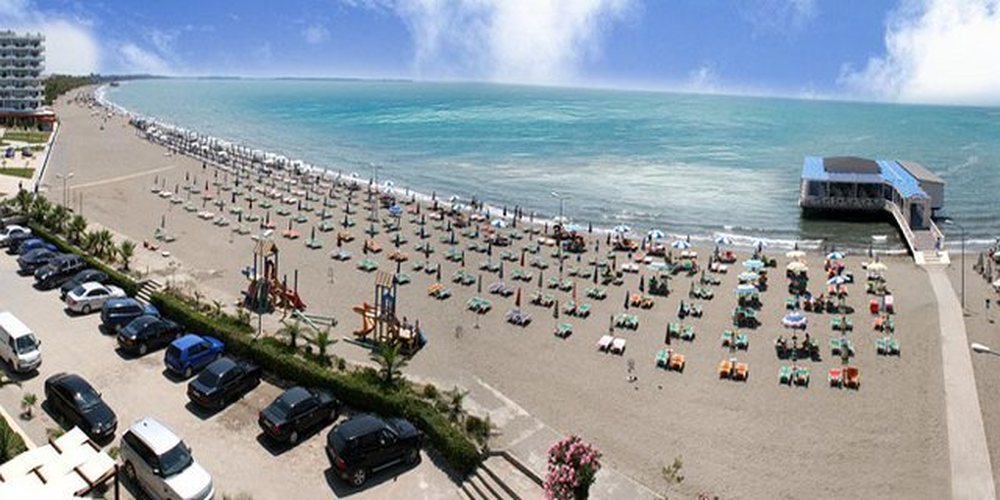 Lezh&euml;, i riu rrezikon t&euml; mbytet n&euml; plazhin e Tales