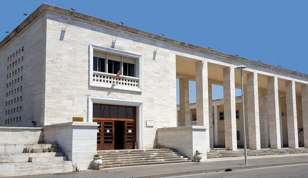 Letra e 100 studiuesve t&euml; huaj kund&euml;r mbylljes s&euml; Akademis&euml;
