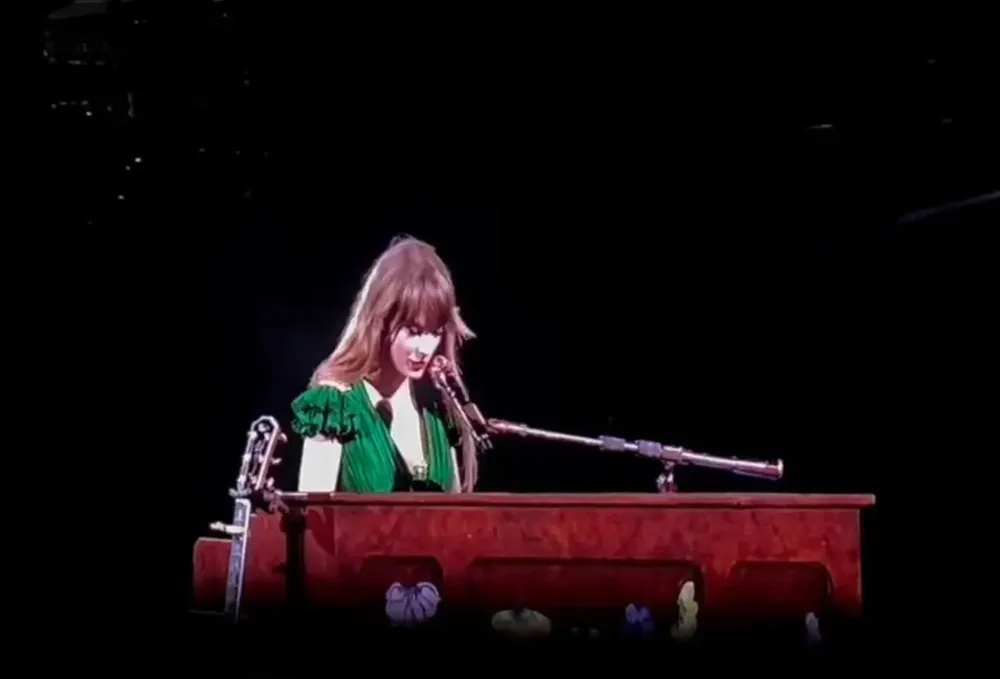 Taylor Swift, e l&euml;nduar nga ndarja me Matty Healy