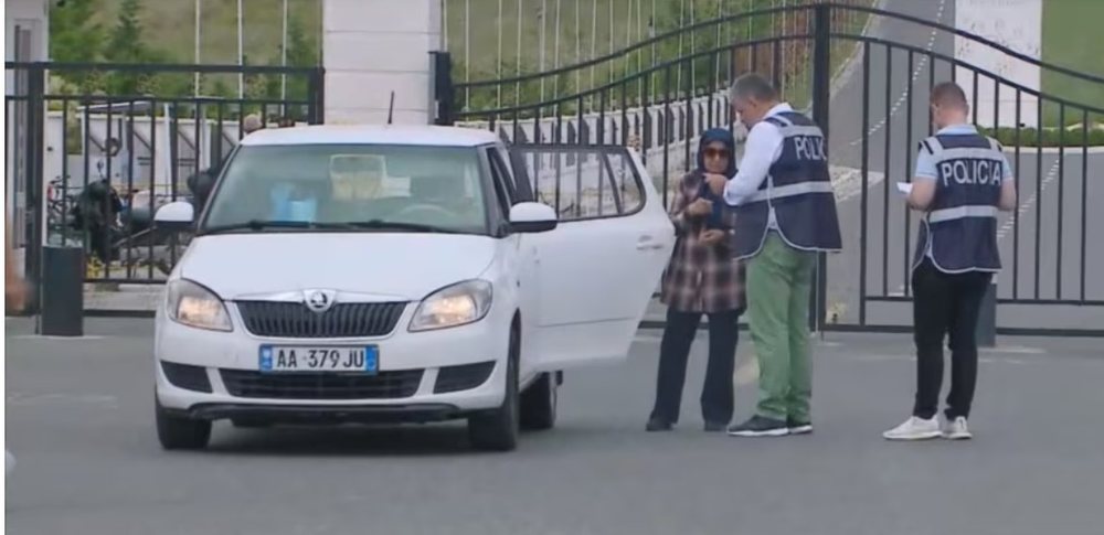 VOA zbardh detajet nga kontrolli i hyrje-daljeve t&euml; muxhahedin&euml;ve nga