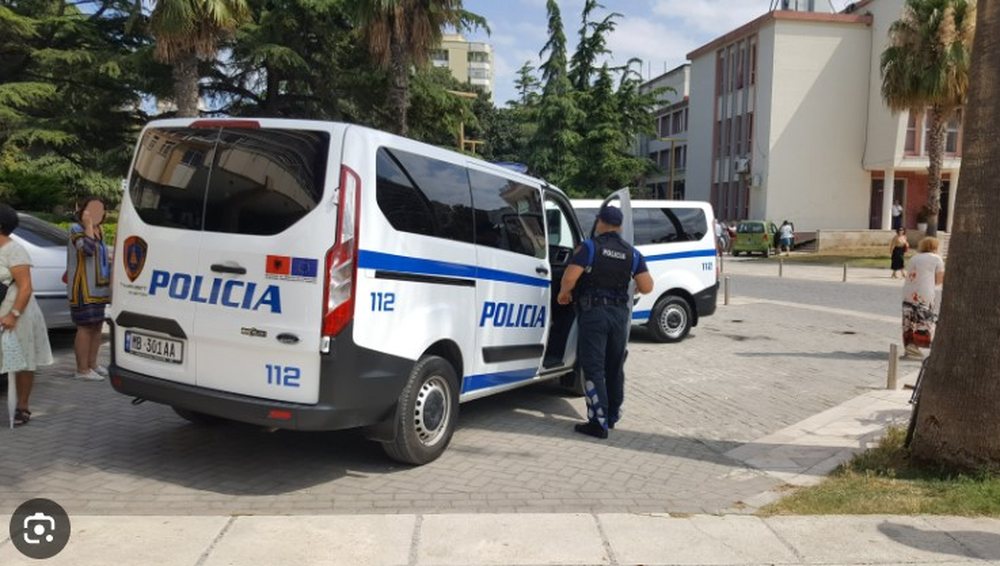 Shfryt&euml;zonin nj&euml; shtetase p&euml;r prostitucion, 4 persona t&euml;
