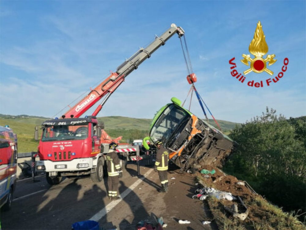 Tragjike n&euml; Itali/ Autobusi del nga rruga, raportohet p&euml;r t&euml;