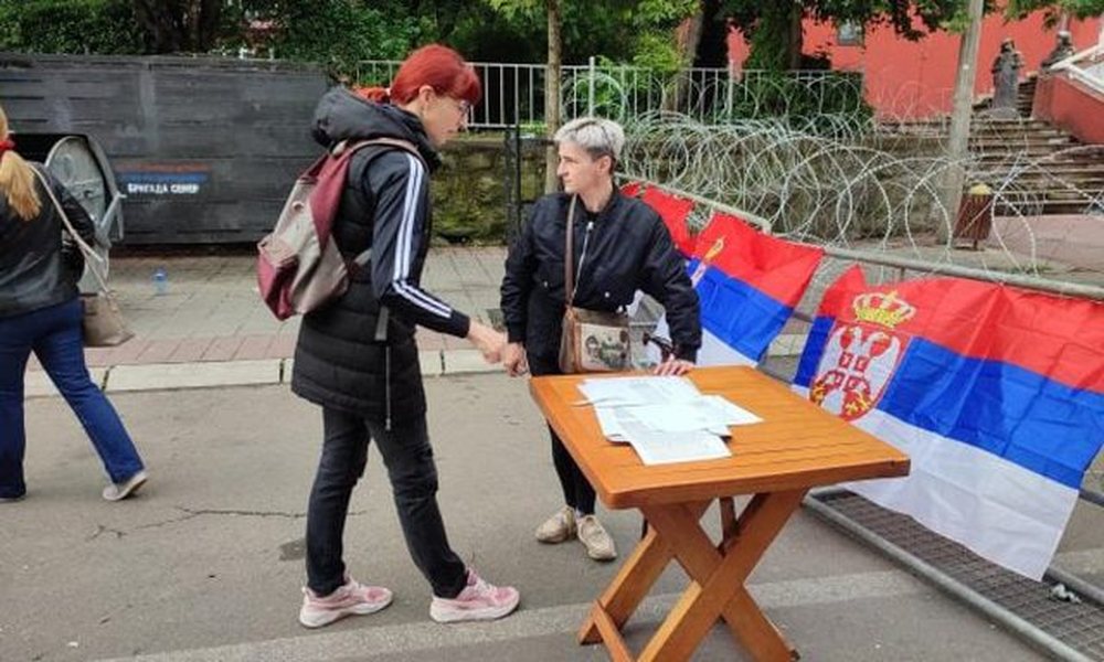 Protestat n&euml; veri/ Serb&euml;t vijojn&euml; me list&euml; prezenc&euml;n,