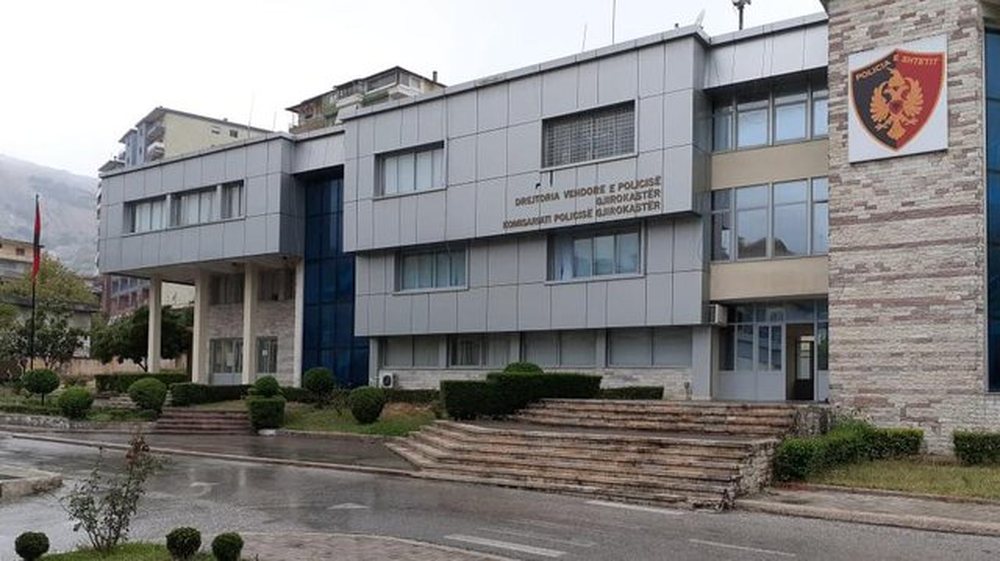 I shpallur n&euml; k&euml;rkim p&euml;r transport emigrant&euml;sh, vihet