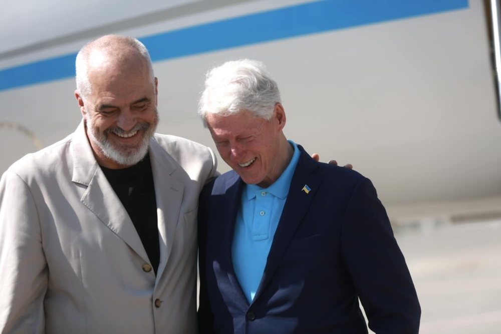 Dita e dyt&euml; e vizit&euml;s n&euml; Tiran&euml;, Clinton takim me Ram&euml;n