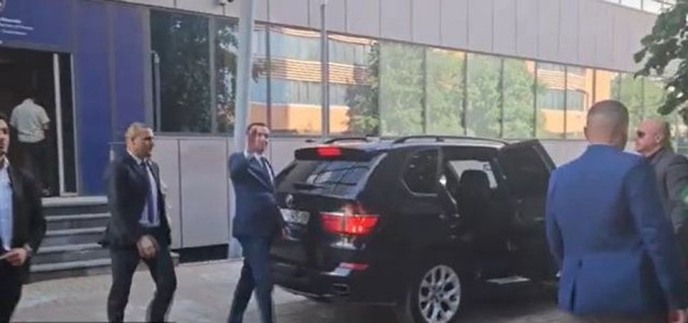 Kurti refuzon gazetar&euml;t kur e pyesin n&euml;se do takohet me Ram&euml;n