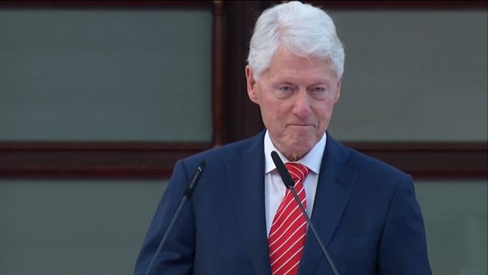 Clinton: Dikur ju ishit nj&euml; der&euml; e mbyllur, sot jeni nj&euml;