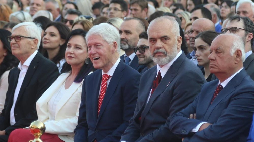 Bill Klinton thirret n&euml; Tiran&euml; kund&euml;r Albin Kurtit: Ndal