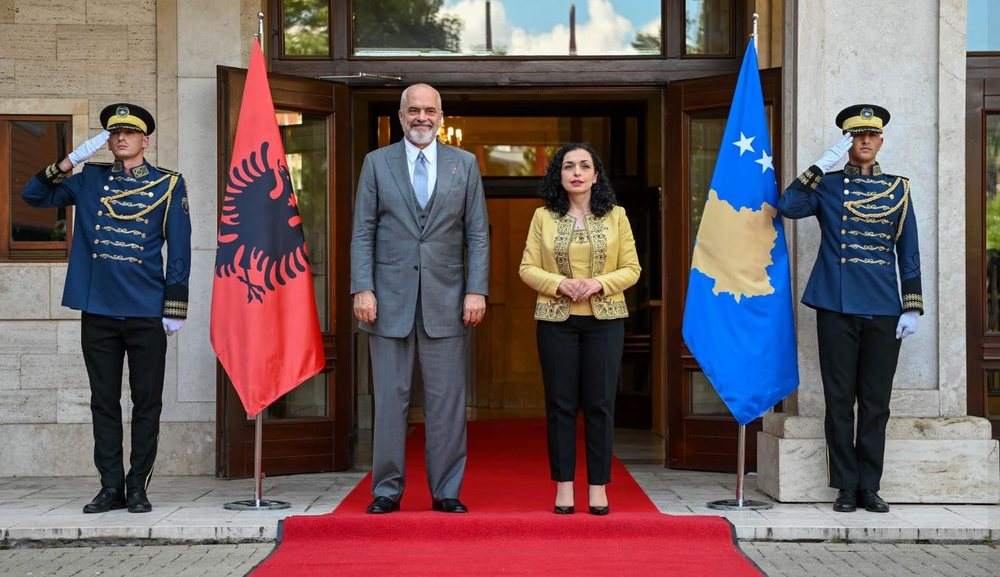 Vjosa Osmani p&euml;rcjell Edi Ram&euml;n me nj&euml; mesazh formal