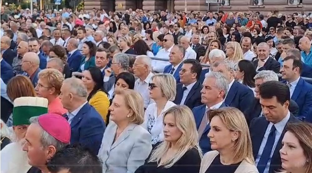 Basha n&euml; ceremonin&euml; e pritjes s&euml; Bill Clinton, mungon Berisha