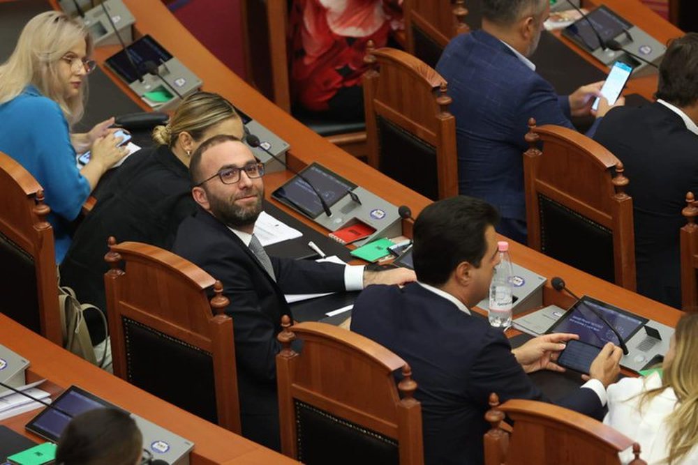 Bllokimi i Bash&euml;s/ Gaz Bardhi th&euml;rret t&euml; enjten K&euml;shillin
