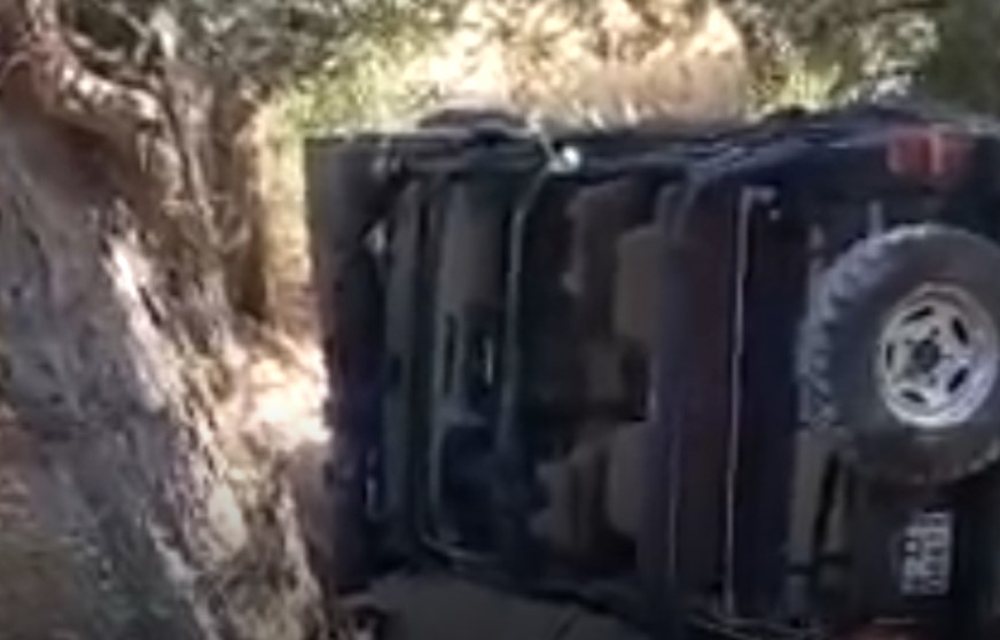 P&euml;rmbyset makina me turist&euml; n&euml; Sarand&euml;, nd&euml;rron