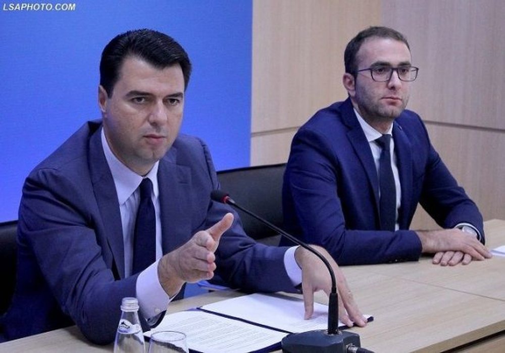 Tentoi t&euml; ndalte Bash&euml;n/ Gaz Bardhit i marrin vul&euml;n