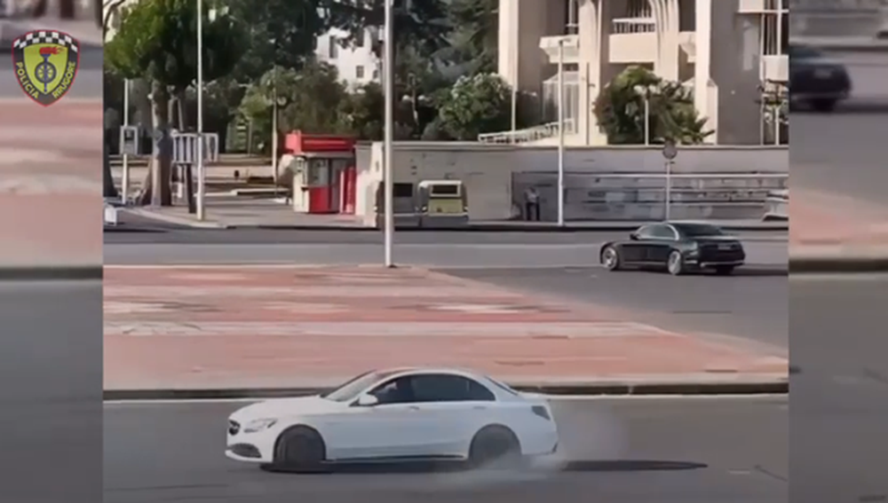 Tiran&euml;, shoferi i '&ccedil;mendur' b&euml;n drifting te sheshi