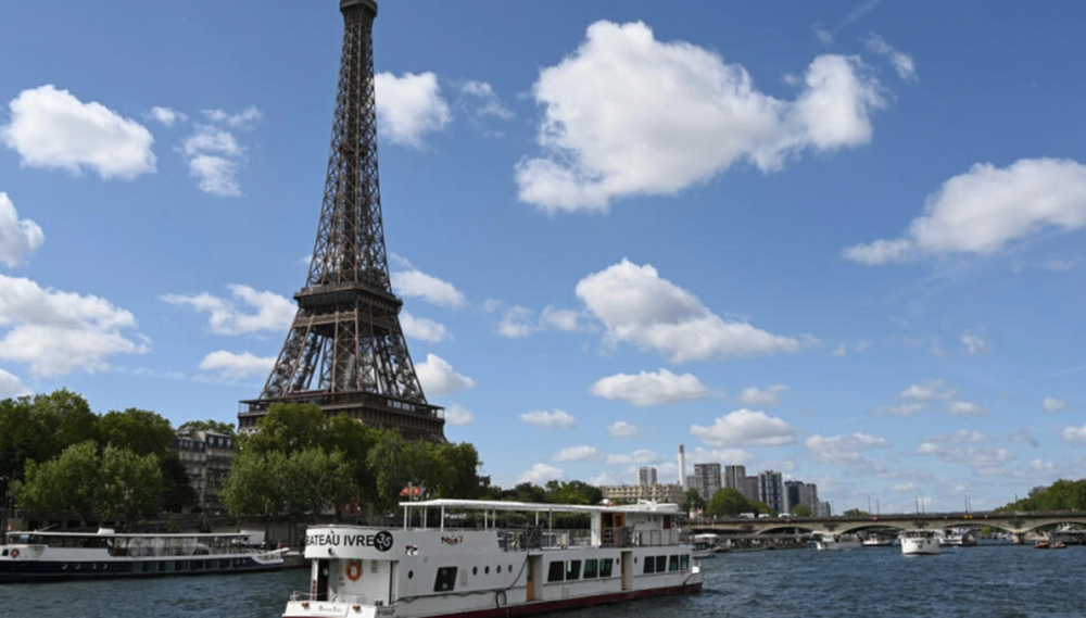 Alarm p&euml;r bomb&euml; n&euml; kull&euml;n Eiffel, evakuohet gjith&euml; zona