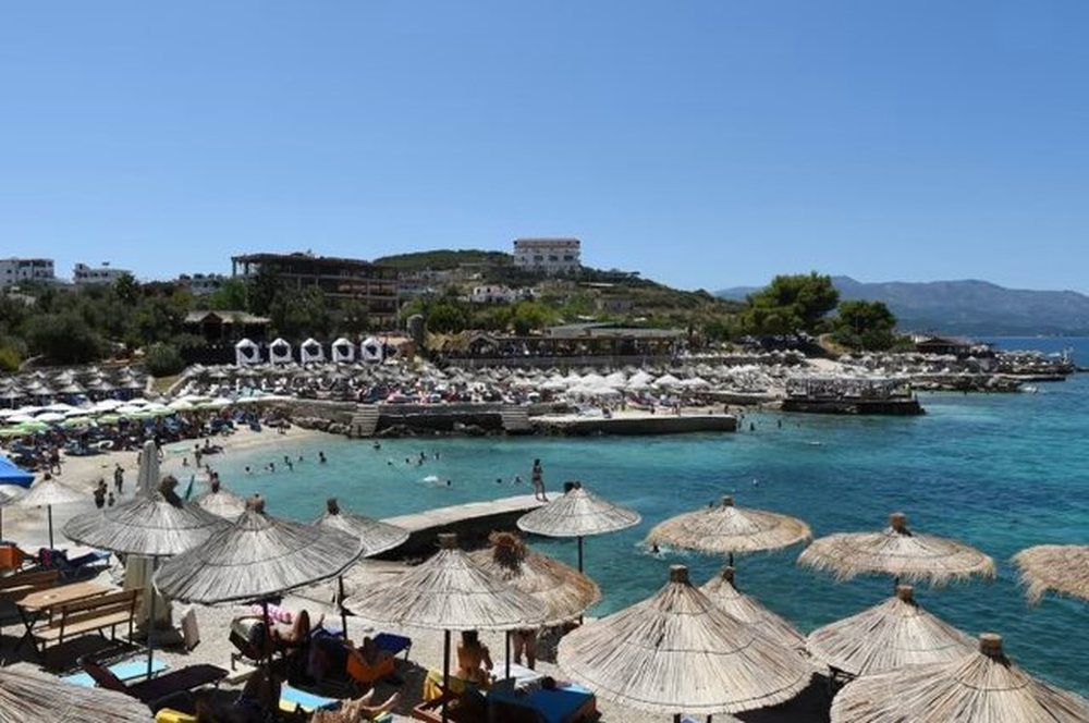 Financial Times: Turist&euml;t dynden drejt resorteve shqiptare me kosto t&euml;