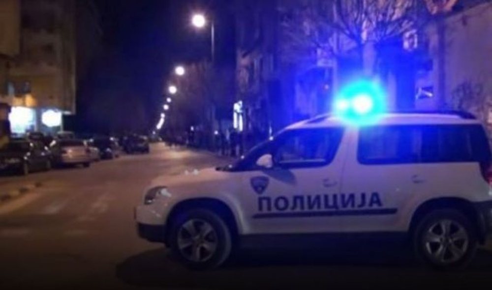 Kumanov&euml;/ Burri vret gruan dhe vjehrr&euml;n, hidhet nga ballkoni dhe vdes