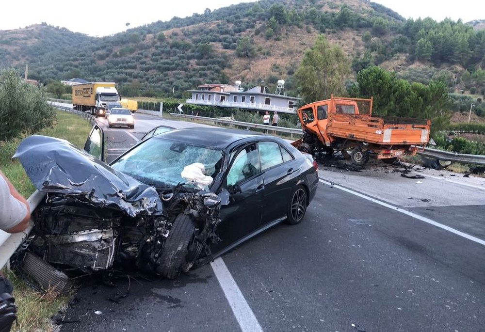Makina p&euml;rplaset me kamion&ccedil;in&euml;n n&euml; aksin Peqin-Elbasan, 4