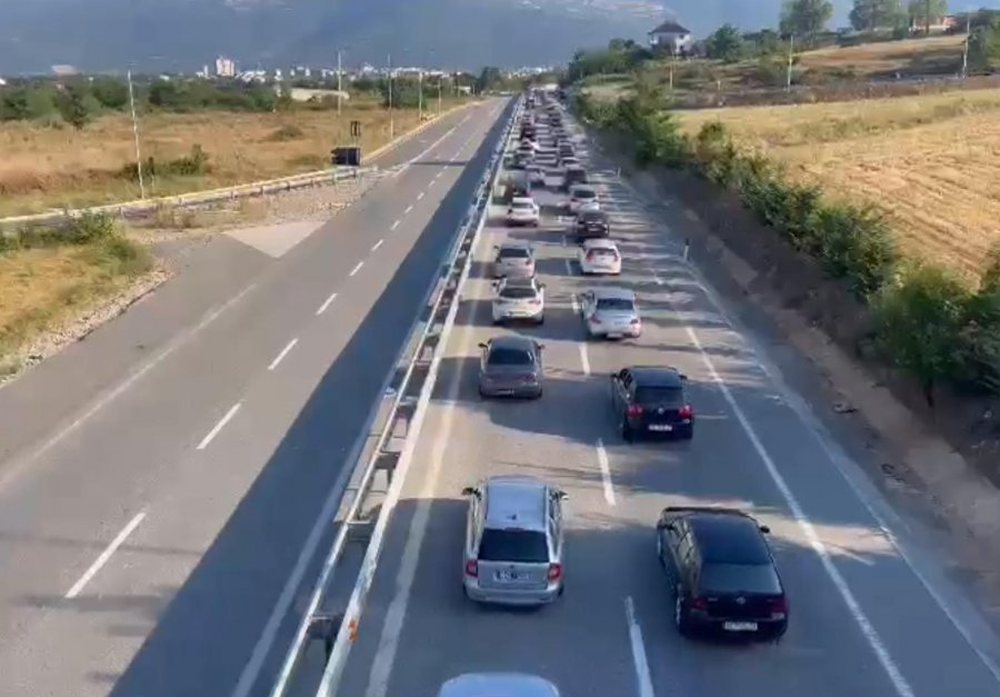 Radh&euml; kilometrike n&euml; Rrug&euml;n e Kombit